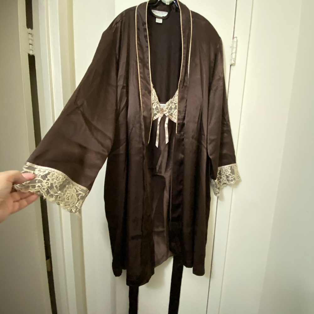 Silk négligée gown and a robe with a light beige lace trimming.